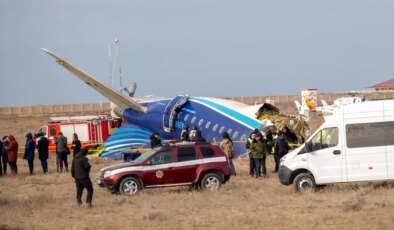 Azerbaycan düşen uçak nedeniyle özür ve tazminat bekliyor