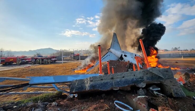 Güney Kore’de yolcu uçağı pistten çıkıp duvara çarptı! 85 kişi hayatını kaybetti